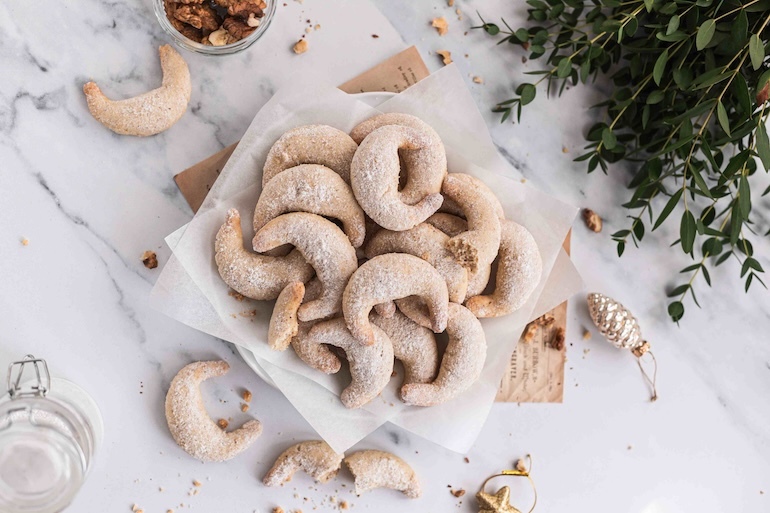 Kaštela - kastelahr.com - Recepti - Uz Kotányi bourbon vanilija pastu do savršenih vanilin kiflica: Klasičan recept koji nikada ne razočara sada je još bolji!