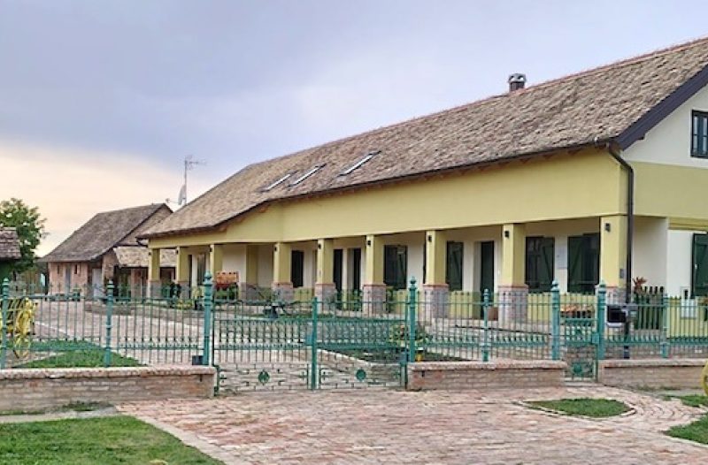 Kaštela - kastelahr.com - Dvori 1882 - mjesto za opuštanje i vrhunski smještaj za sve one koji posjećuju Baranju