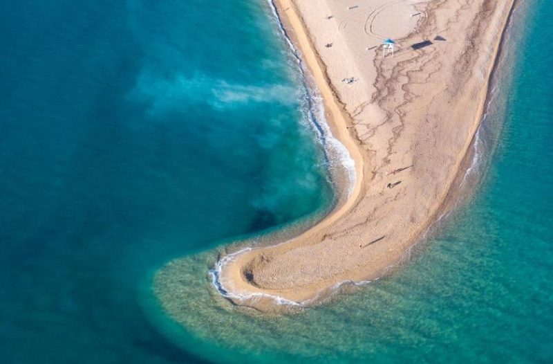 Kaštela - kastelahr.com - Olujno jugo ponovno promijenili izgled plaže Zlatni rat